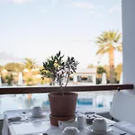فندق Porto Naxos 4*